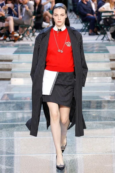 Look 3